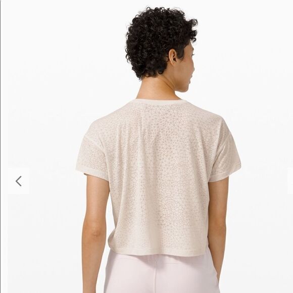 New Lululemon Cates Tee  - Picture 4 of 7